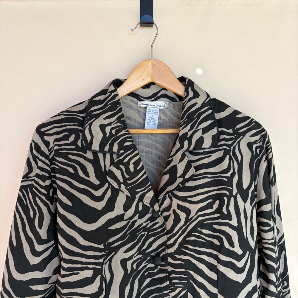 Anna and Frank Blouse Women Medium Black Zebra Silk Button Down Animal Print Top - Picture 3 of 6